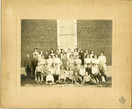 Photograph of schoolchildren at Tweed, Ontario